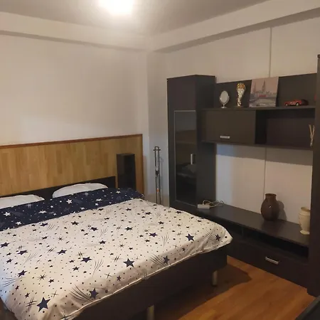 Elena De Inchiriat Guest house 3*