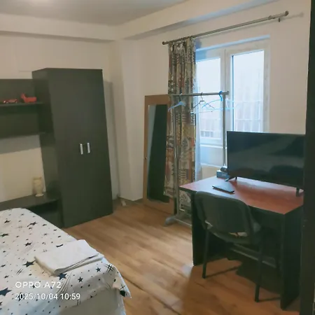 Elena De Inchiriat 3*