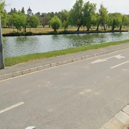 Elena De Inchiriat 3*