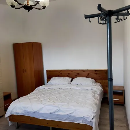 Elena De Inchiriat Bukareszt