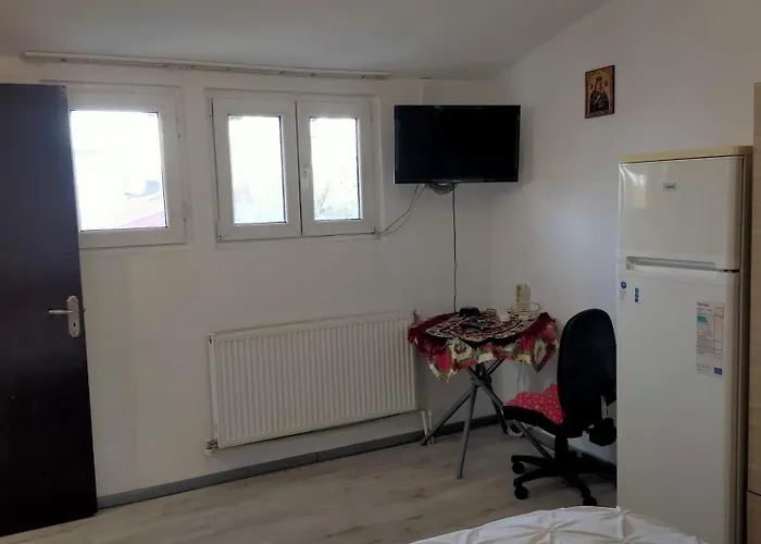 Casa Elena De Inchiriat 3*