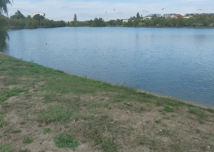 Elena De Inchiriat 布加勒斯特